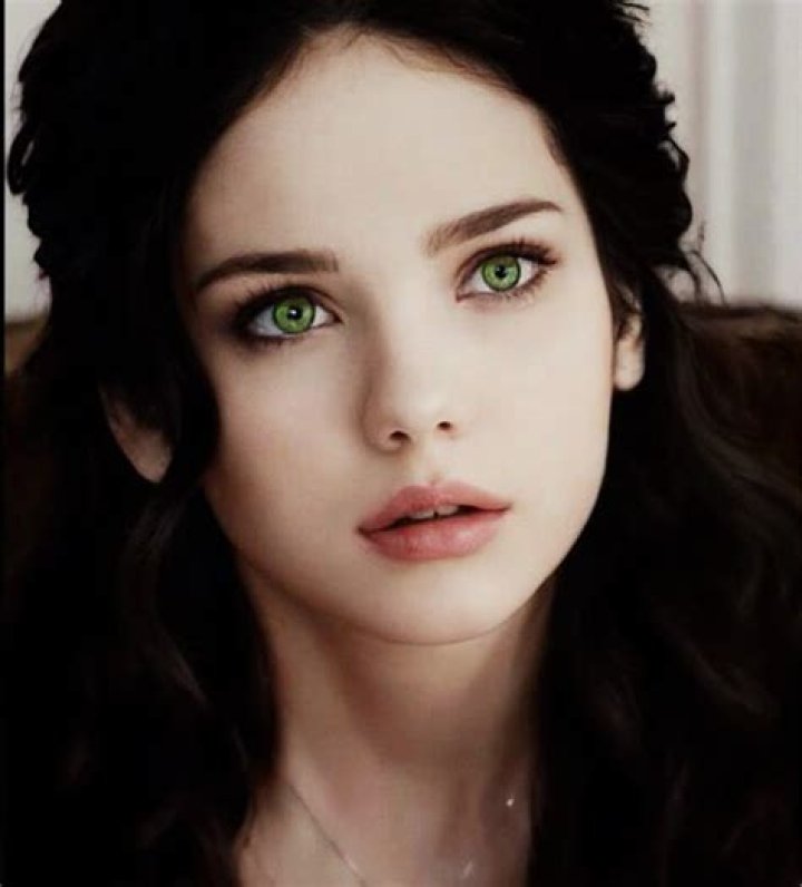 Eye-Catching Actresses: The Allure Of Emerald Eyes And Dark Locks