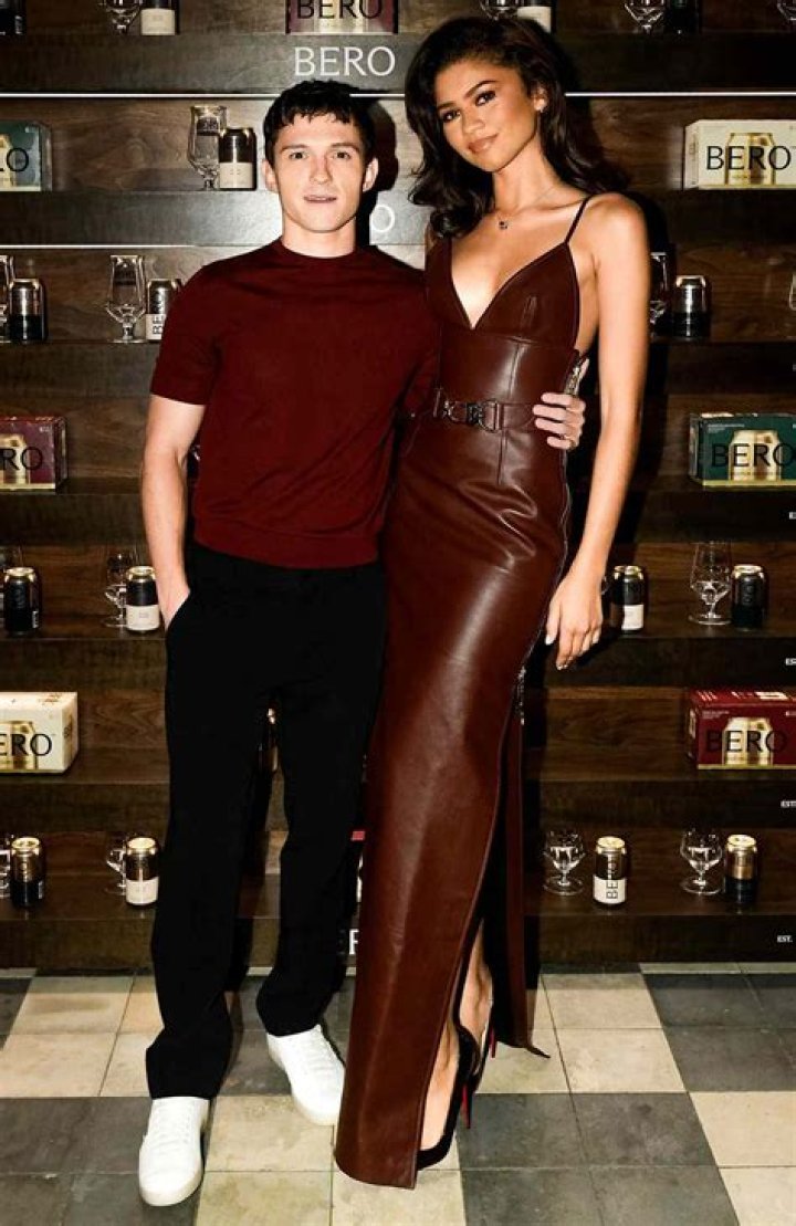 Madison Beer's Towering Height: Unraveling The Model's Stature