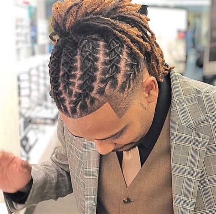 Medium Dread Hairstyles For Guys