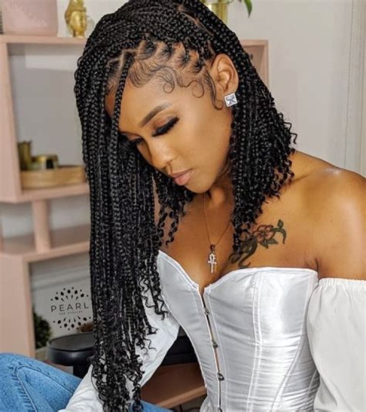 Short Knotless Braids With Curly Ends