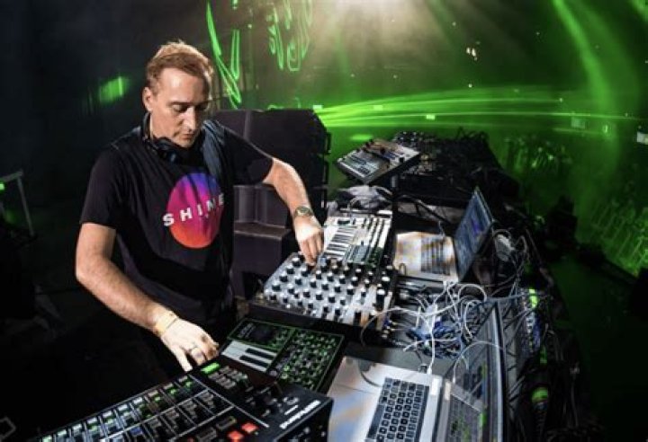 The Unforgettable Legends Of The DJ Scene: Exploring Famous DJs