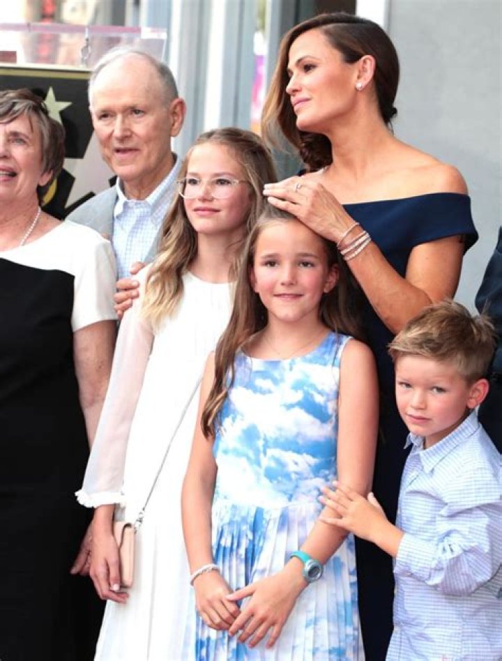 Uncovering The Parents Of Jennifer Garner: A Legacy Of Hollywood And Beyond